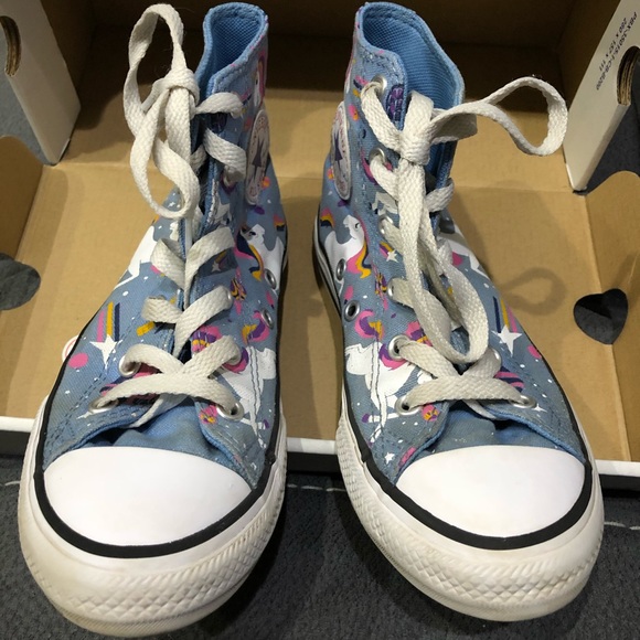 Converse Unicorns Youth Size 1 EUC Shoes w/box - Picture 2 of 9